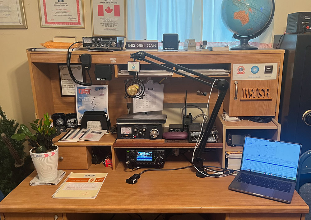 W8USR Station Radio Desk